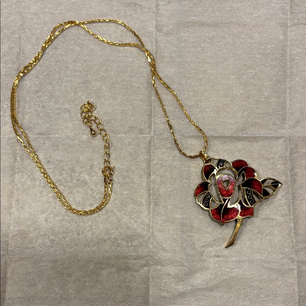 Elegant Gold and Red Rose Vintage Pendant Necklace